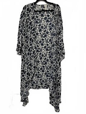 Lucky Brand white and blue floral one size flowing light weight kimono #1517